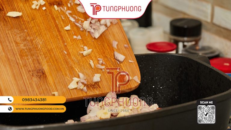 Cách làm thịt bò khô cháy tỏi đơn giản lạ miệng